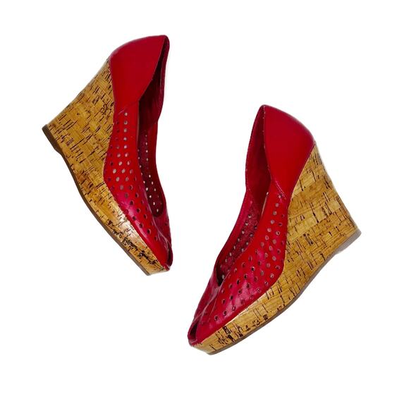 Steve Madden Visible Platform Open Toe Wedge Heels Perforated Red Leather 6 B - Picture 2 of 13